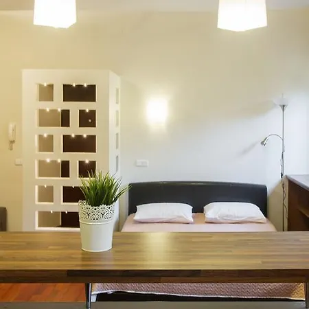 Cozy Studio In Hidden Courtyard